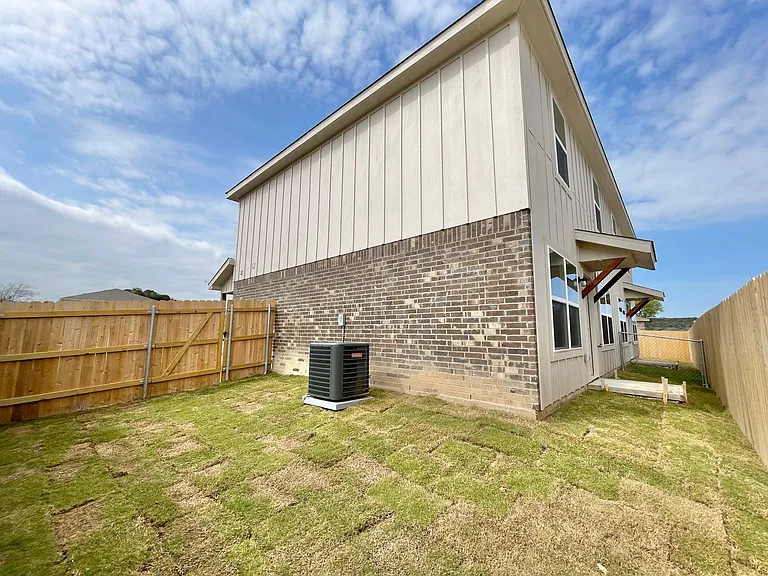 1708 Castroville Trl — Photo 53