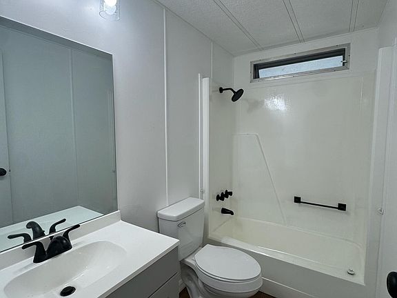 5th image of 1973 Mango St NE