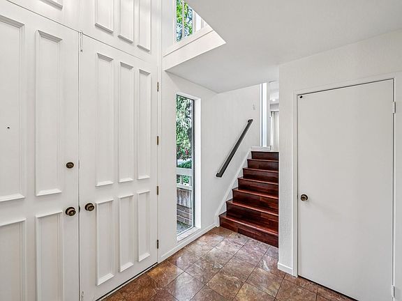 3rd image of 500 Sand Hill Cir