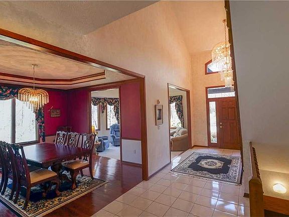 5th image of 8901 Stoneybrook Dr