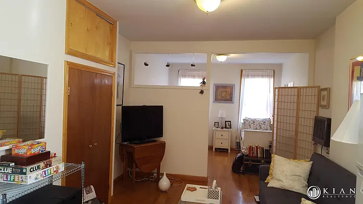 Rented by Kian Realty | media 7