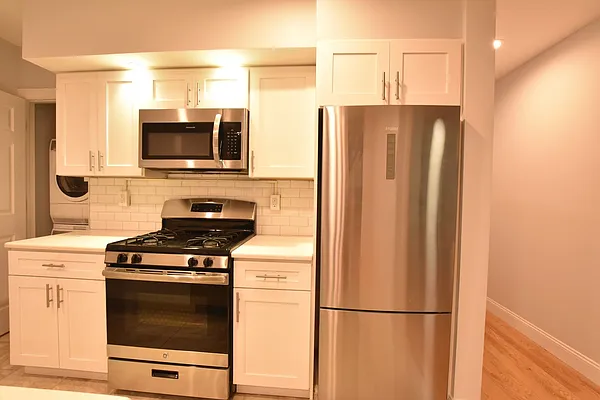 Rented by Clove Realty LLC | media 10