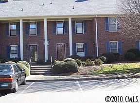 1st image of 811 Jamestown Dr #2