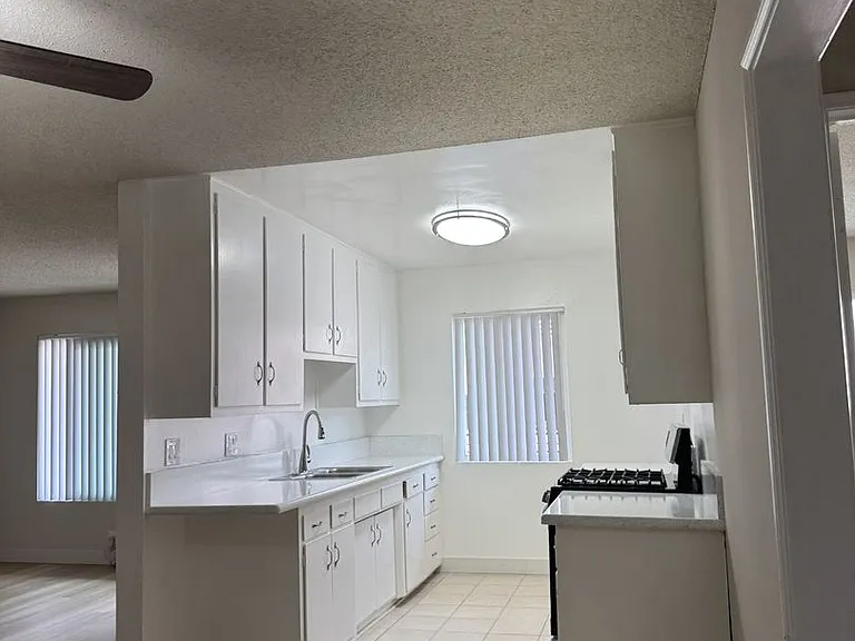Maison De Michelle Apartments — Photo 13