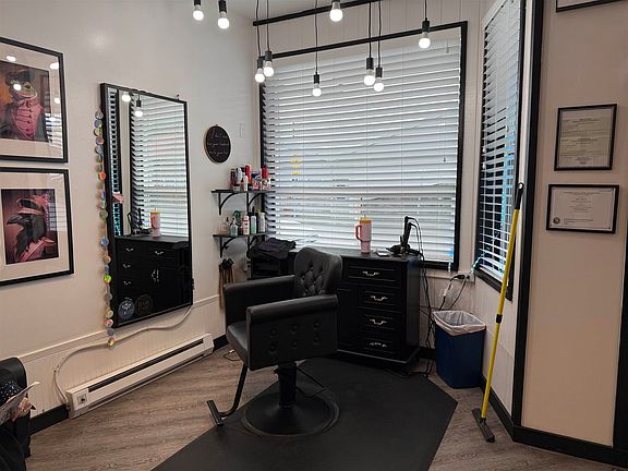 3rd image of 224 Front St