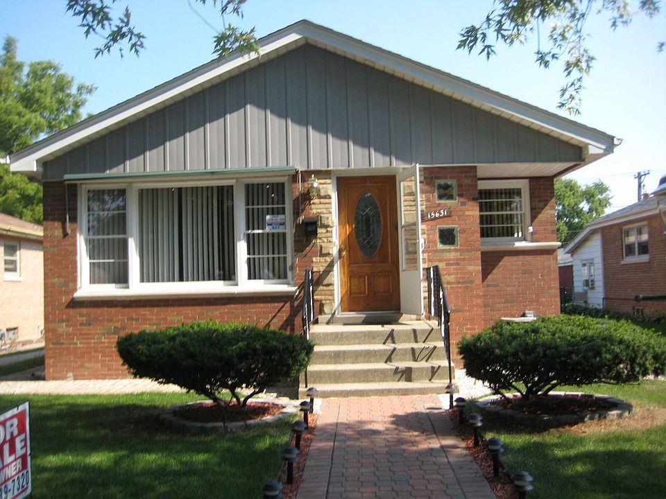Front view of house 