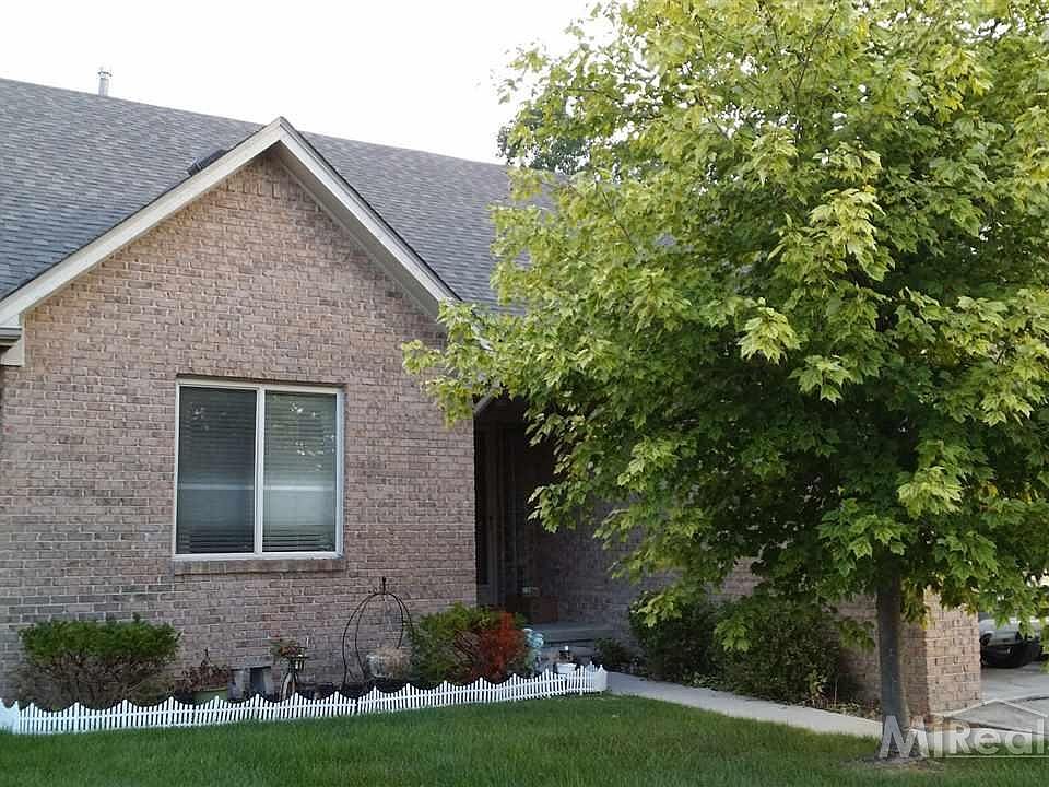 HOW キュー 15524 Cucci Dr, Clinton Township, MI 48038 | Zillow