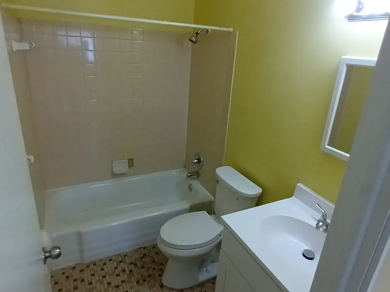 5940 E River Rd — Photo 9