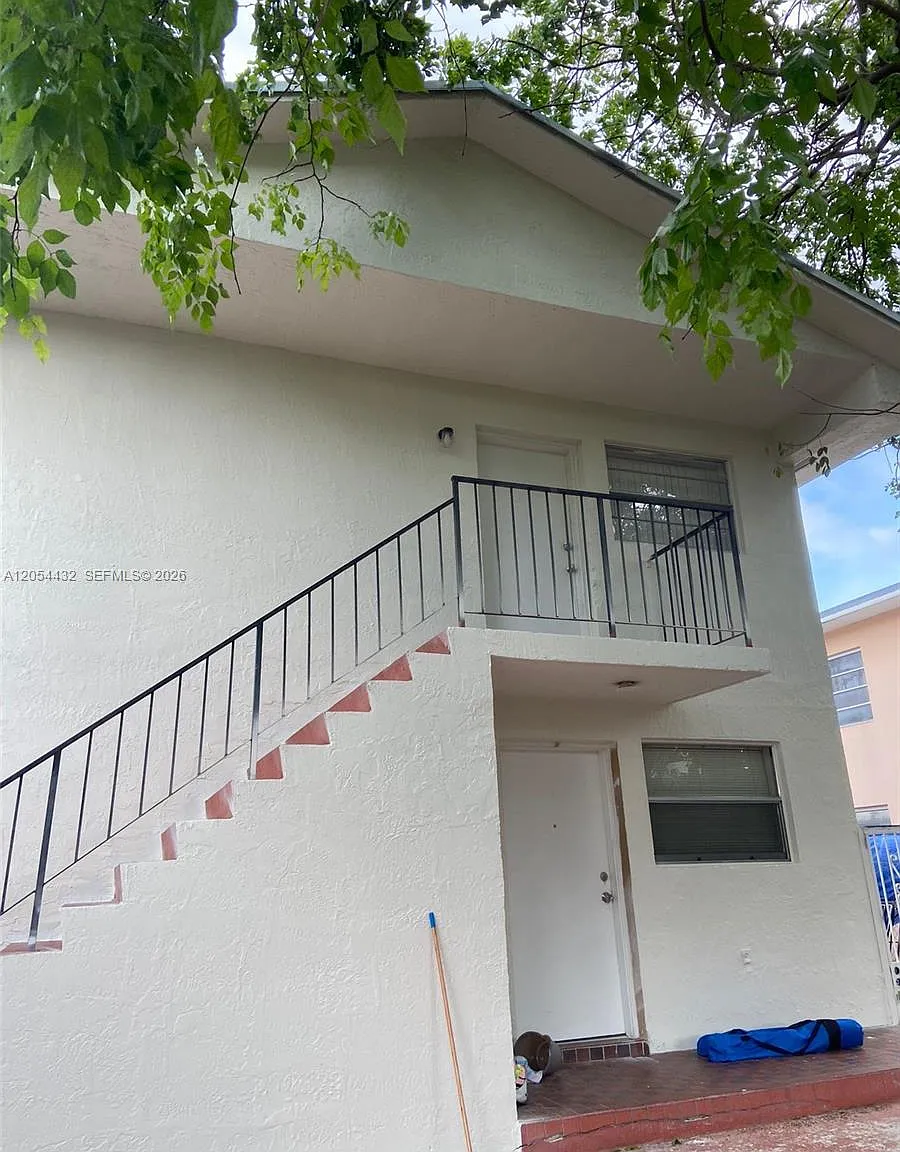Town Of Hialeah — Photo 2