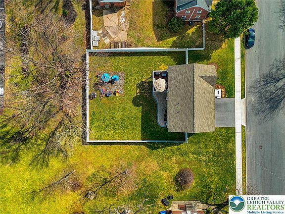 5th image of 1031 Decatur St