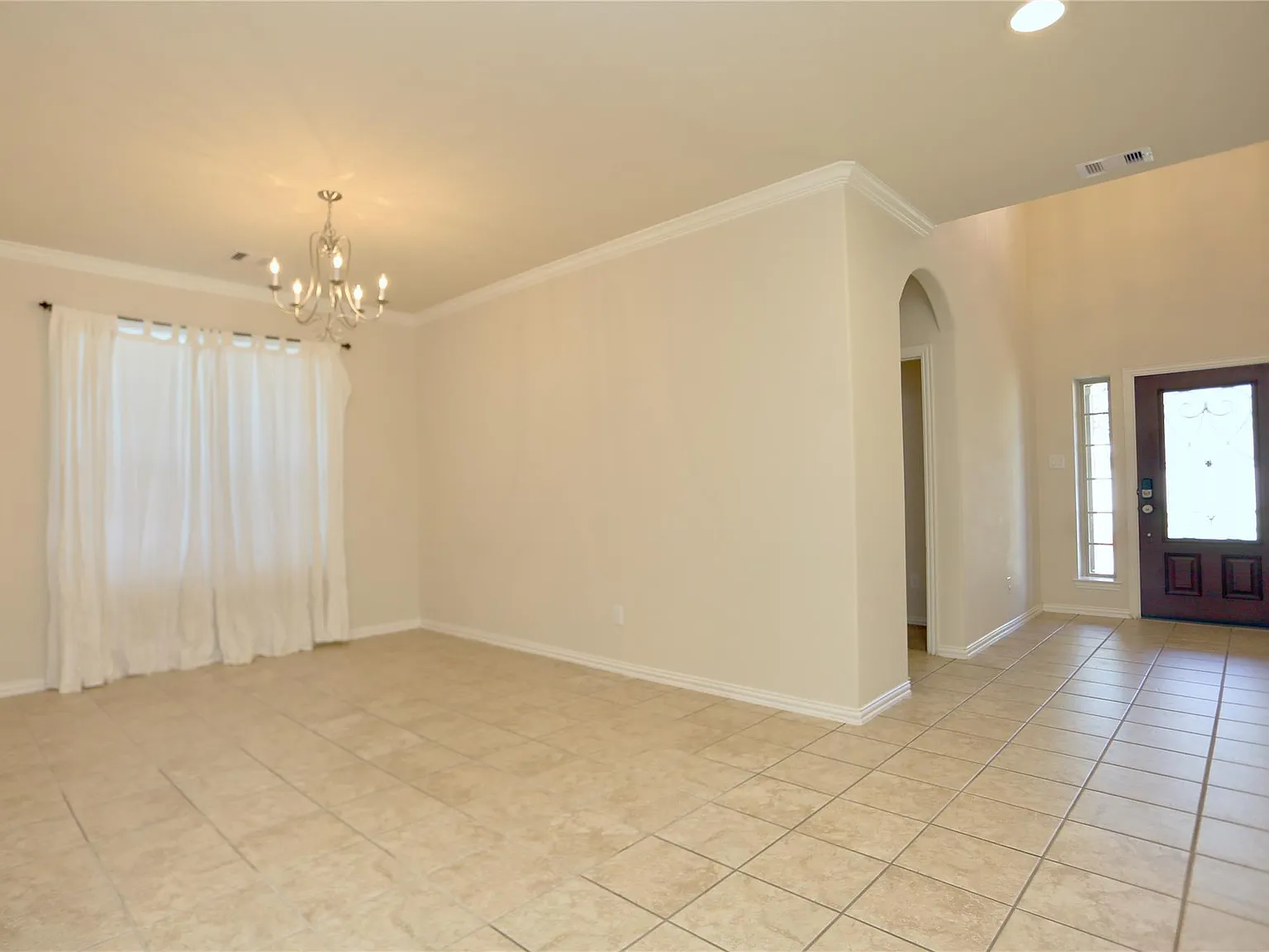 4 bed, 3.0 bath, 2855 sqft, $2,300 — Photo 3
