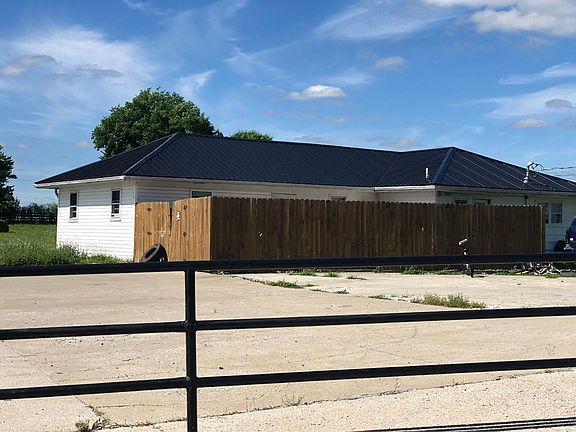 3rd image of 2702 Lancaster Rd