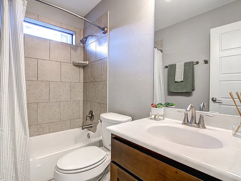1409 Lorraine Loop #1409 — Photo 19