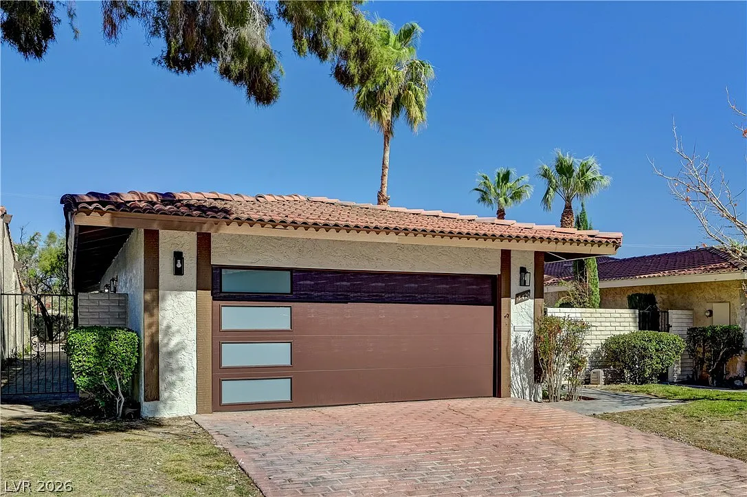 2 bed, 2.0 bath, 1668 sqft, $4,000 — Photo 3