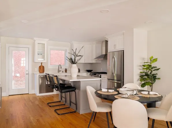 490-490C E 7th St, Boston, MA 02127