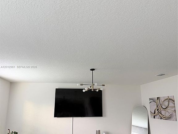 4th image of 1557 SW Dycus Ave