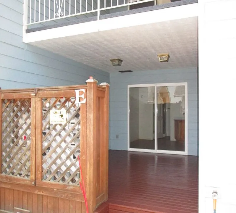 Warner Street, 105