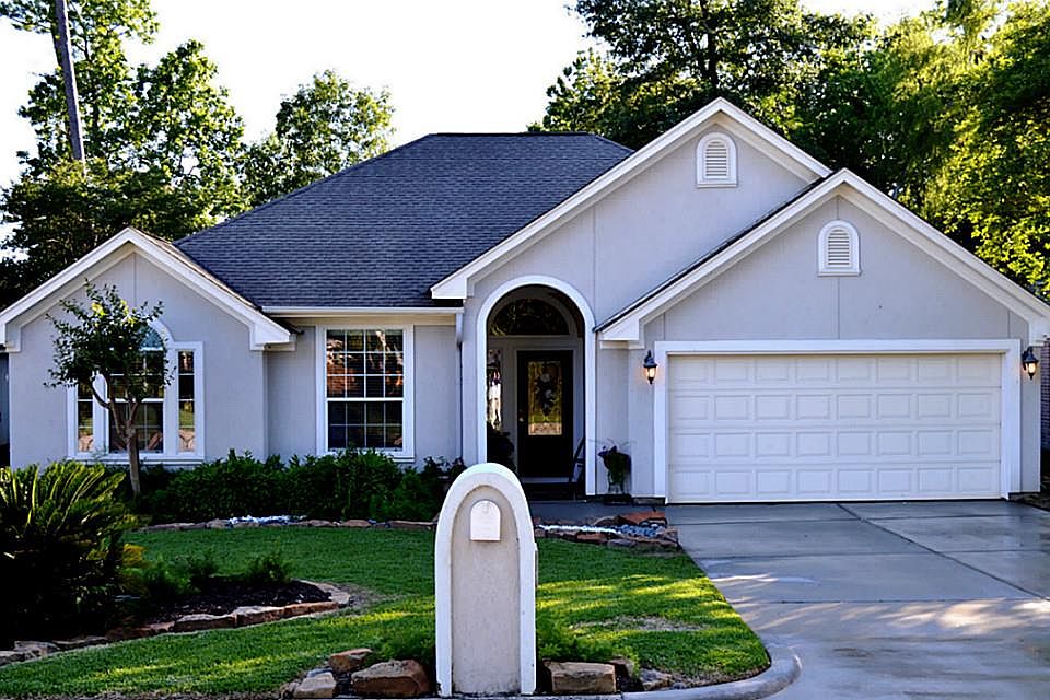 1st image of 2835 Lake Forest Dr