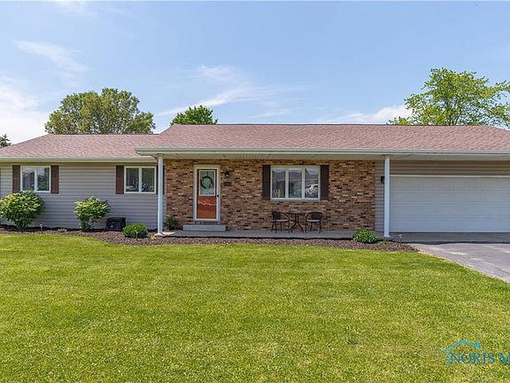 4th image of 376 Pinebrook Ct