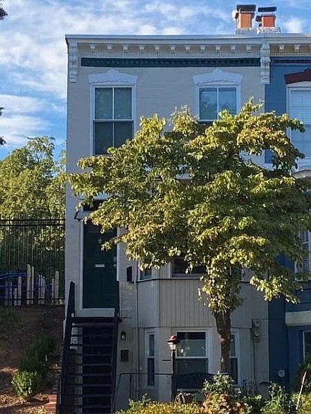 1st image of 330 E St SE
