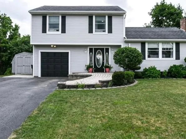 7203 Autumn Run Trl, East Syracuse, NY 13057