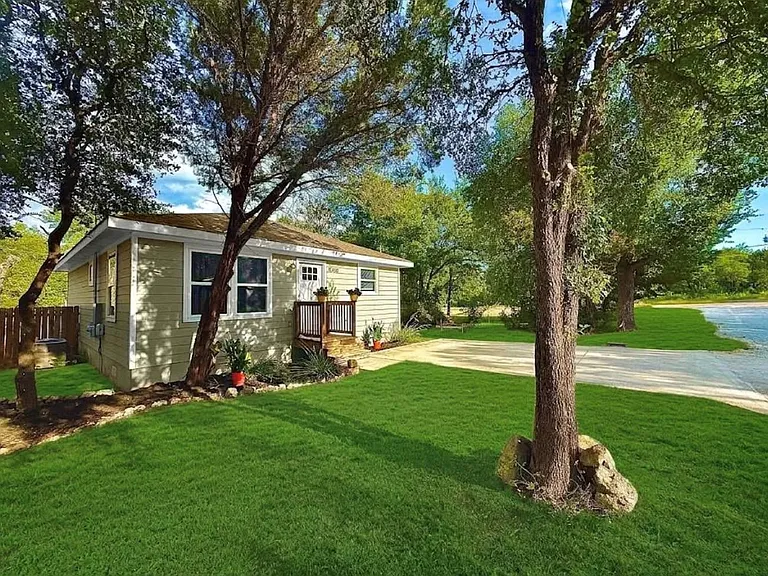 11403 Leander St — Photo 1