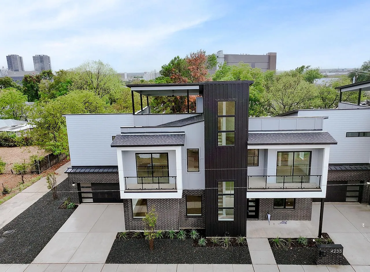 2350 Douglas Ave — Photo 2