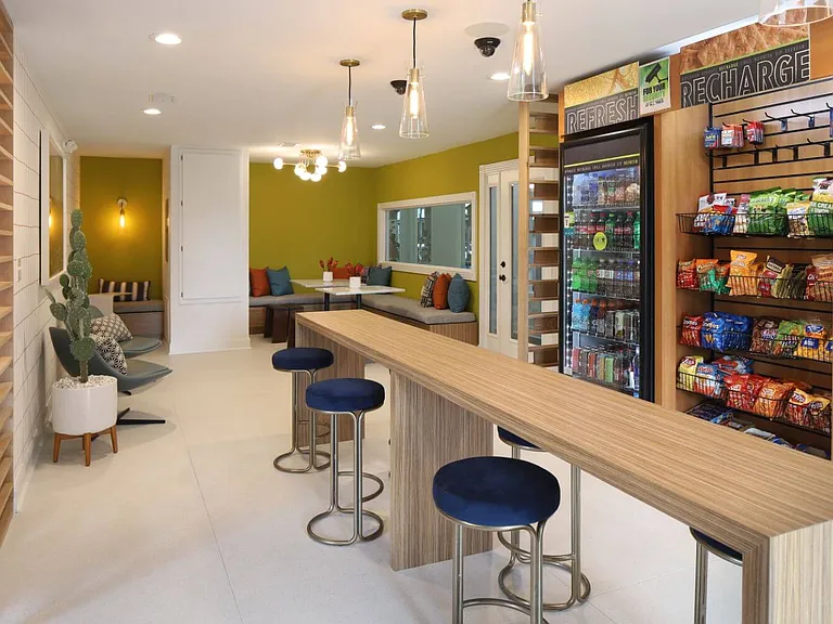 The Wyatt - Furnished Student Living - Priced Per Room — Photo 9