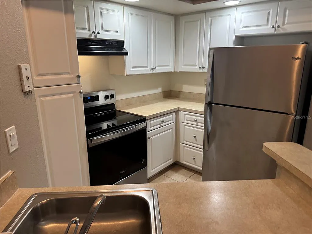 2 bed, 2.0 bath, 1054 sqft, $1,800 — Photo 3
