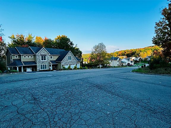 5th image of 134 Red Fox Run Rd