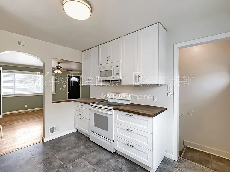 2226 W Baltic Pl — Photo 10