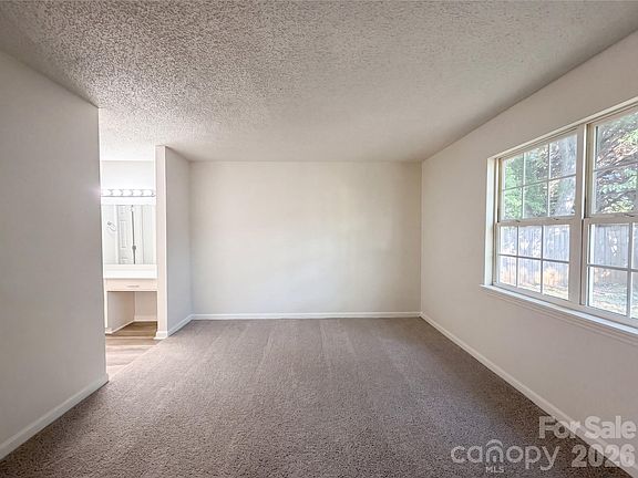 4th image of 1667 Crestdale Rd