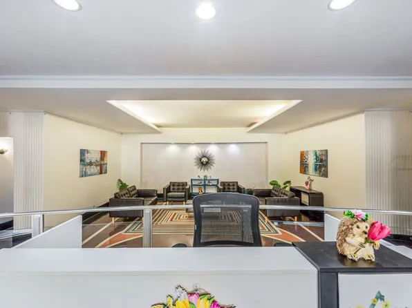 67-40 Yellowstone Boulevard image 4 of 19