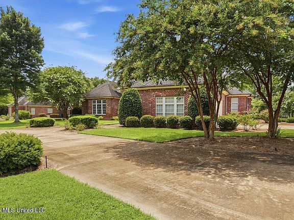 3rd image of 134 Lake Hill Dr