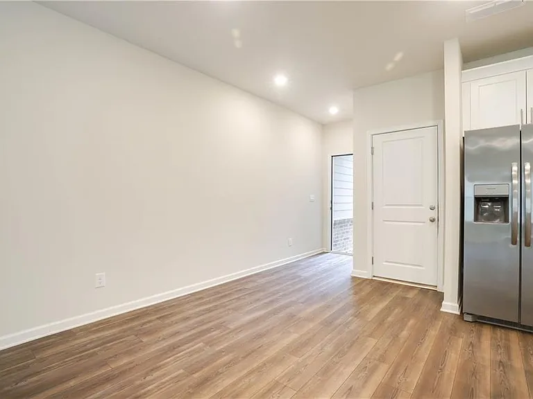 116 Cedar Ln — Photo 3