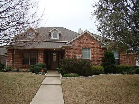 3rd image of 2504 Greenbriar Dr