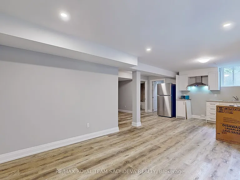 36 Kennett Dr — Photo 2