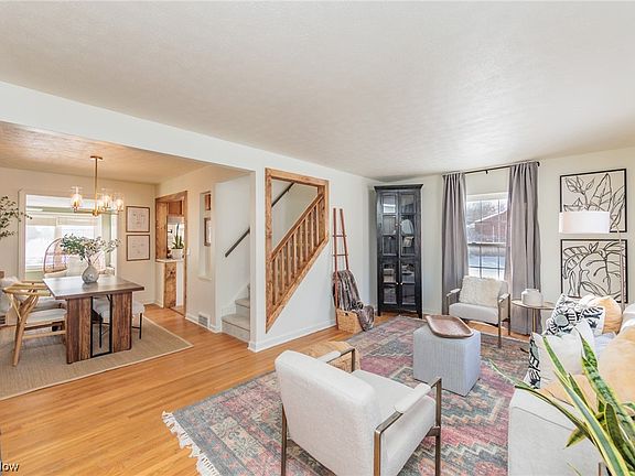 3rd image of 4933 W 220th St