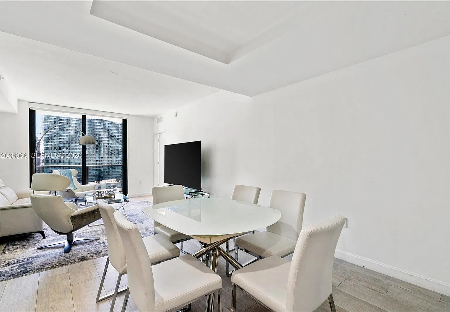 2 bed, 851 sqft, $4,350 — Photo 2