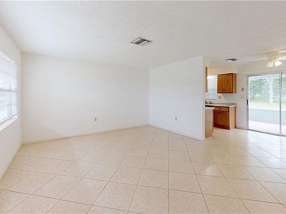 4th image of 12 Melissa Dr