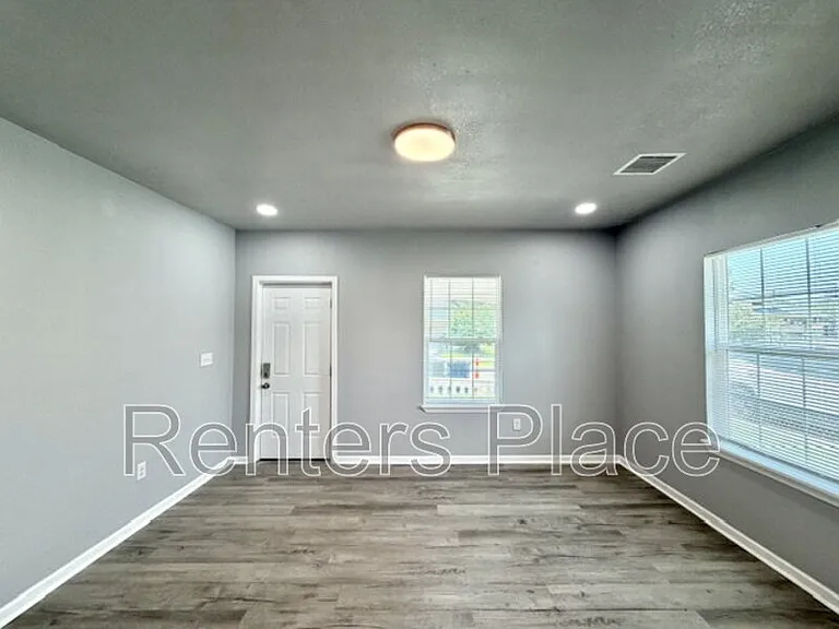 517 S 40th West Ave #A — Photo 3