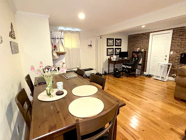 8 Kenwood St #B — Photo 2