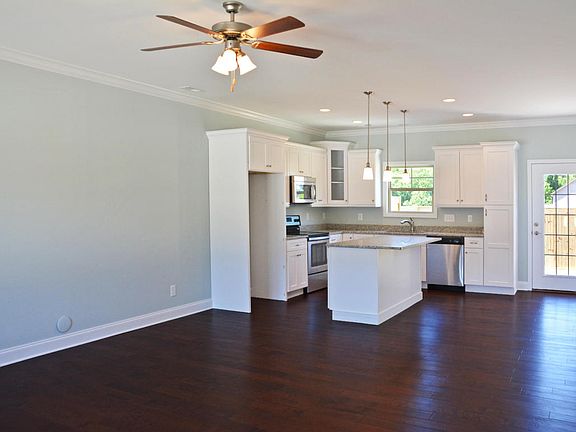 3rd image of 1726 Stonebriar Dr NE #33C