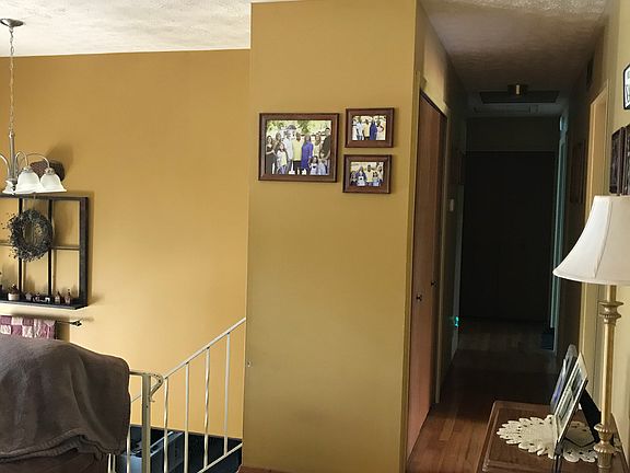 4th image of 826 Twin Oaks Dr