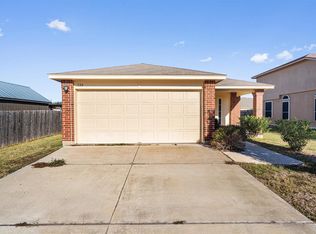 180 Eagle Dr, Luling, TX 78648