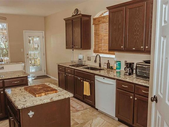 4th image of 1202 Boerne Dr