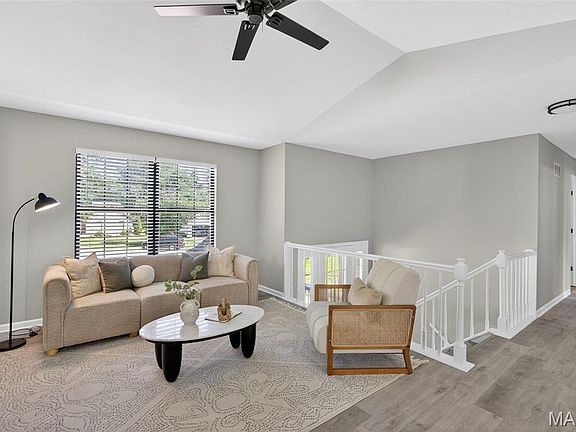 3rd image of 940 Ampere Ct
