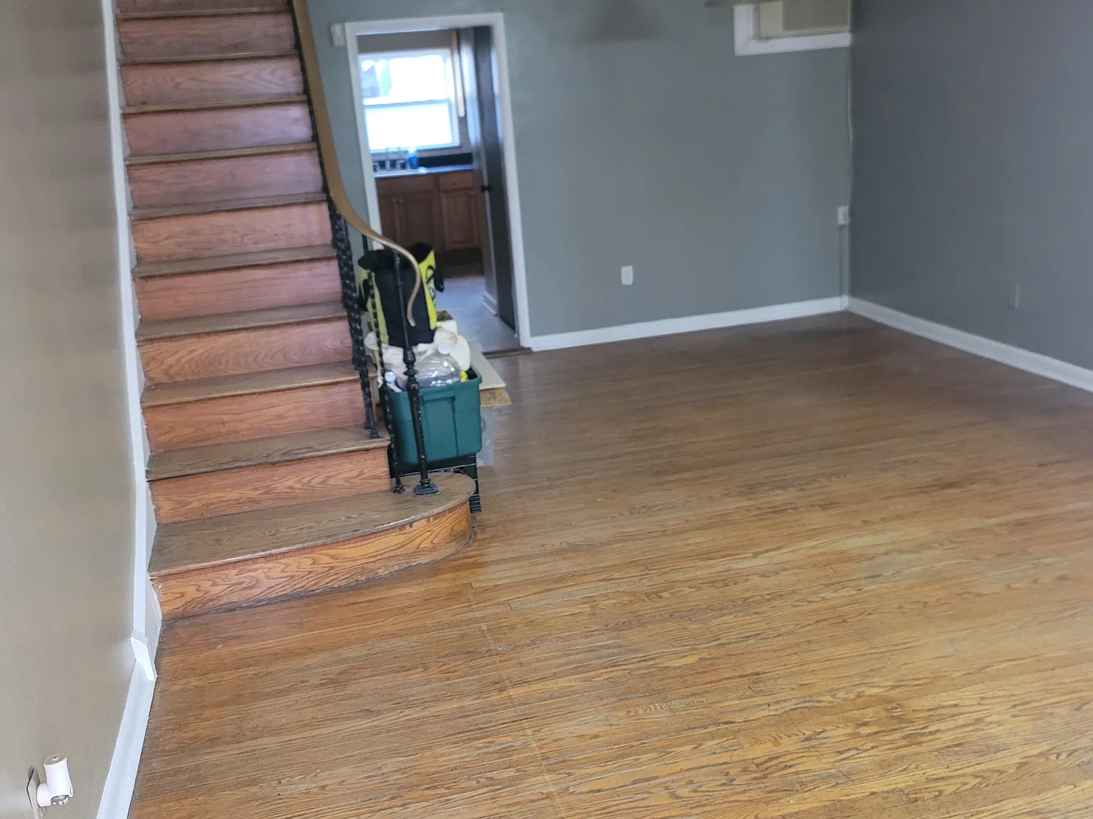 3 bed, 1.5 bath, 1640 sqft, $2,000 — Photo 2