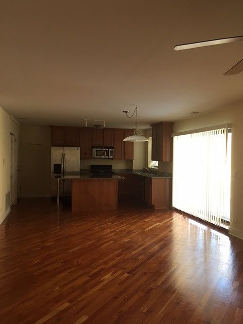 1st image of 4637 S Drexel Blvd Unit 1E