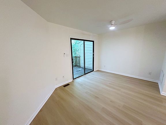 5th image of 908 Hearthridge Ct APT B